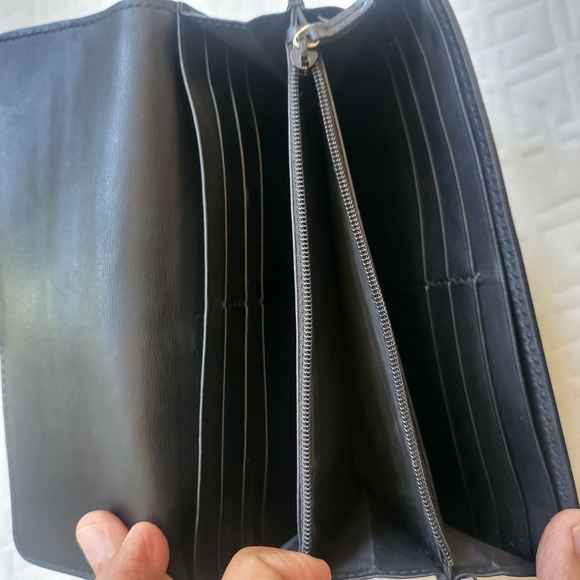 Gucci Black Wallet with Gold Chain - Picture 4 of 9